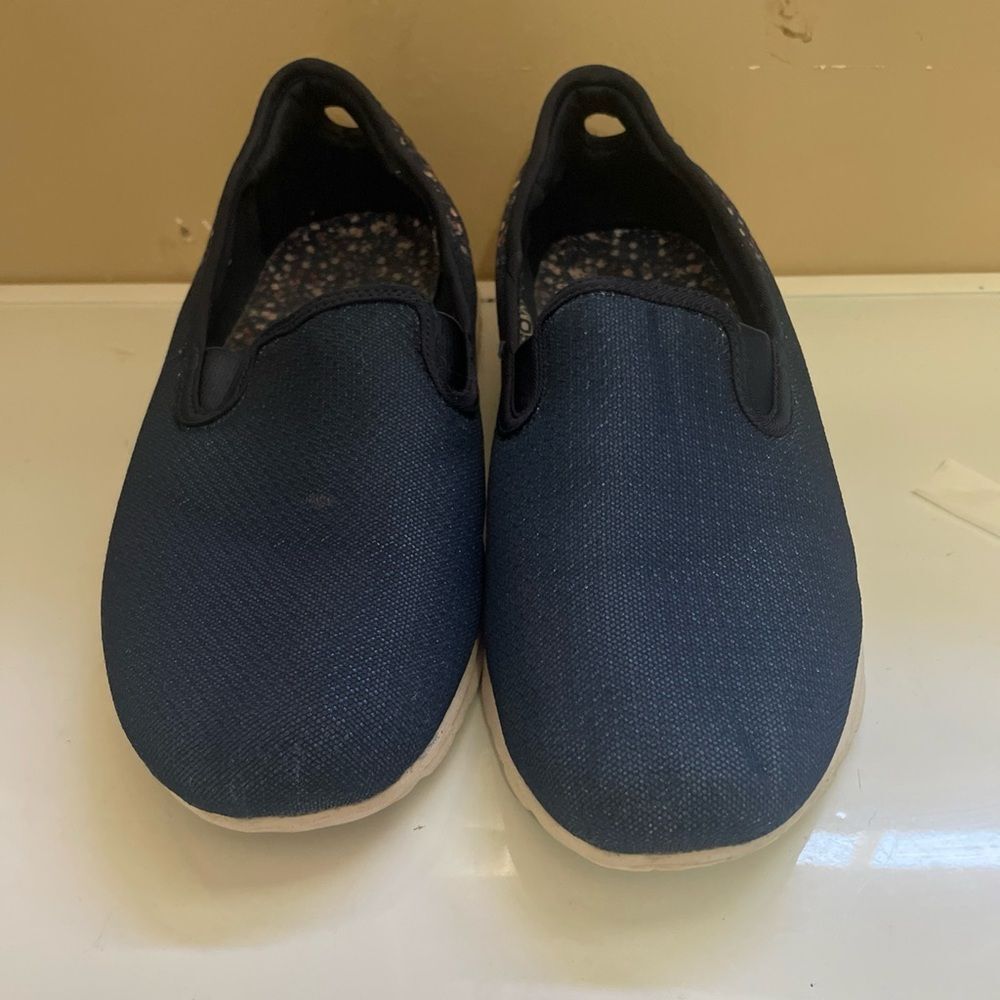 Skechers Women's GO WALK Classic Slip-Ons Lightweight Comfortable‎ Walking Shoes